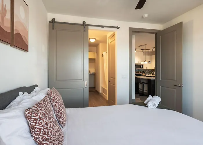 Modern Cozysuites On The Town Waterfront 15