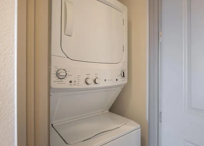 Modern Cozysuites On The Town Waterfront 15 *