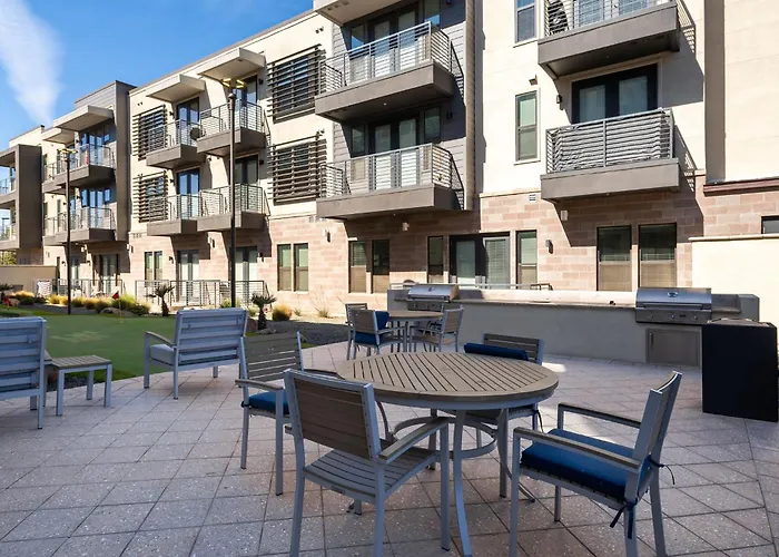 Apartment Modern Cozysuites On The Town Waterfront 15